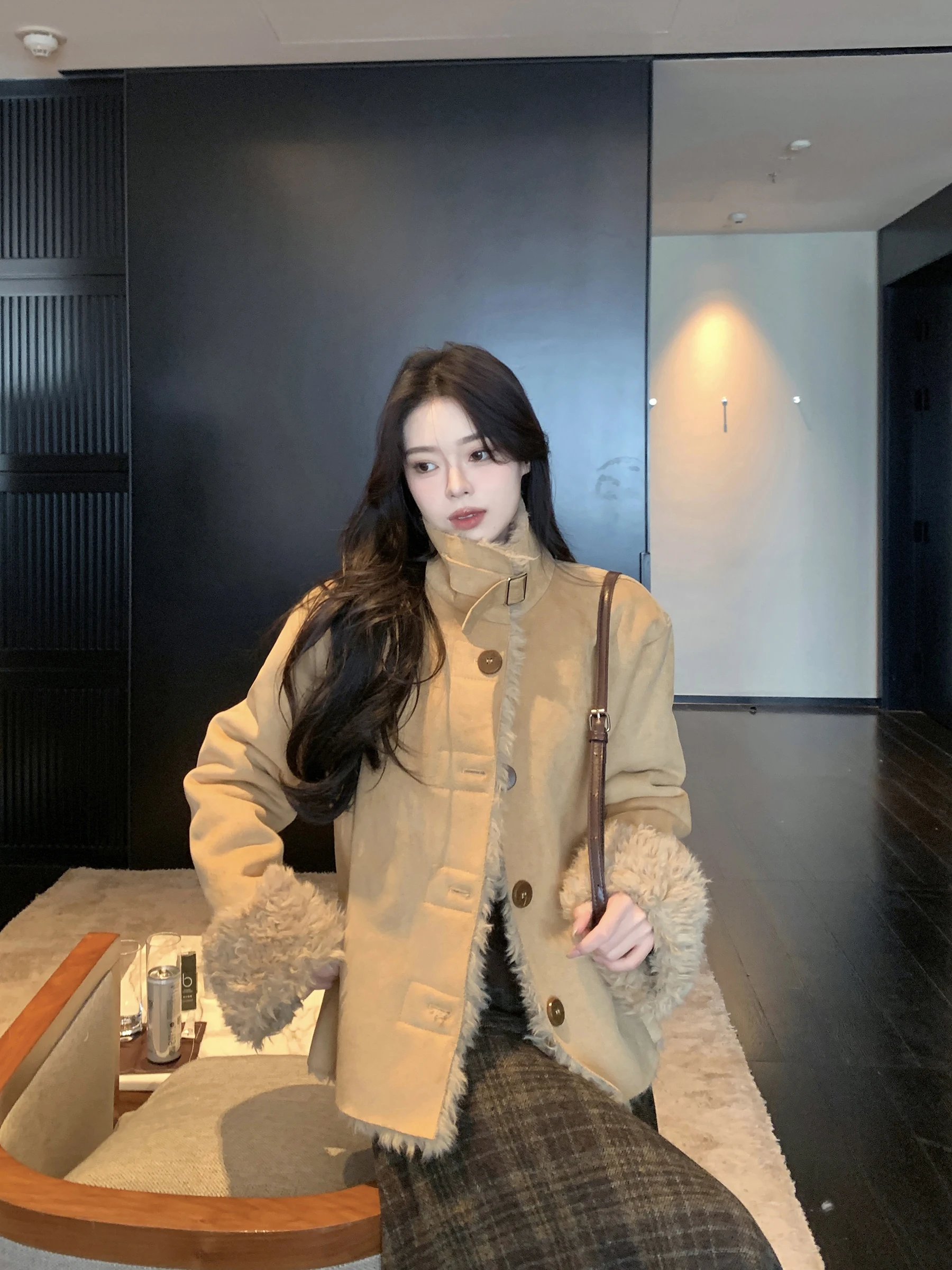 

Женская теплая зимняя куртка Buou Retro из овчины с мехом, интегрированной кожей и хлопком, с воротником-стойкой