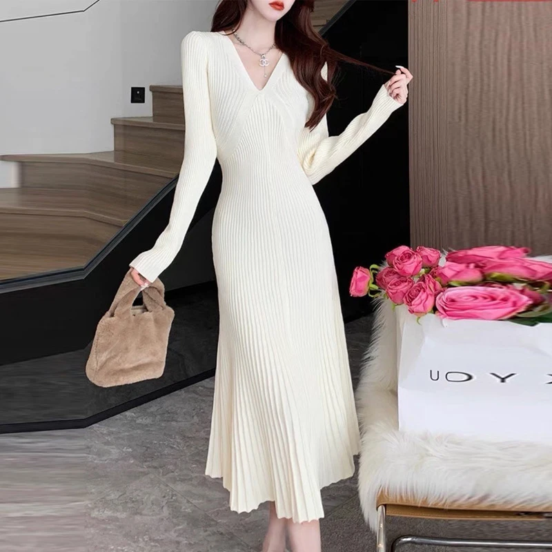 

Australia Z Brand 2026 New Autumn And Winter V-Neck Dress With Slim Fit And Waist Cinching Fur Skirt Fashionable