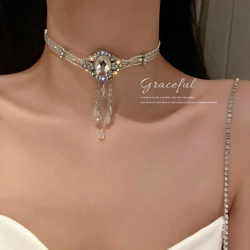 Modische Übertriebene Diamantbesetzte Kristallperlen-Halskette Elegantes Sanftes Einzigartiges Exquisites Bankett-Party-Accessoire für Damen