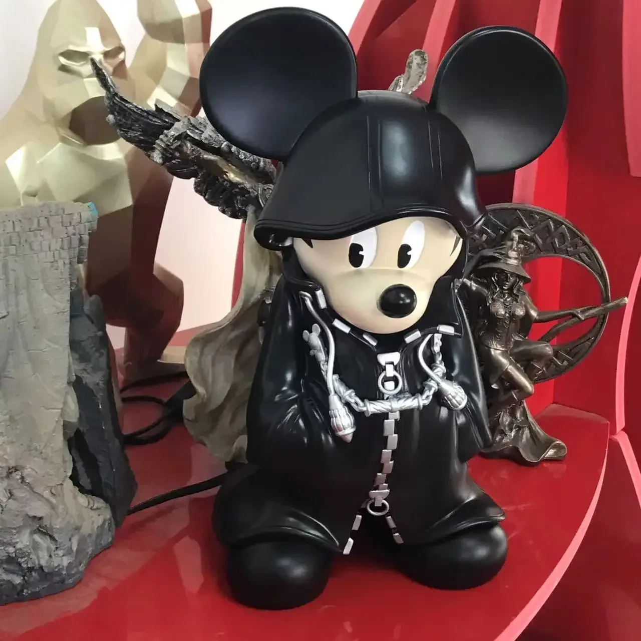 35cm Disney Anime King Mickey Mouse Action Figure Resin Statue Figurine Cloak of Darkness Mickey Home Room Decor Ornament gift