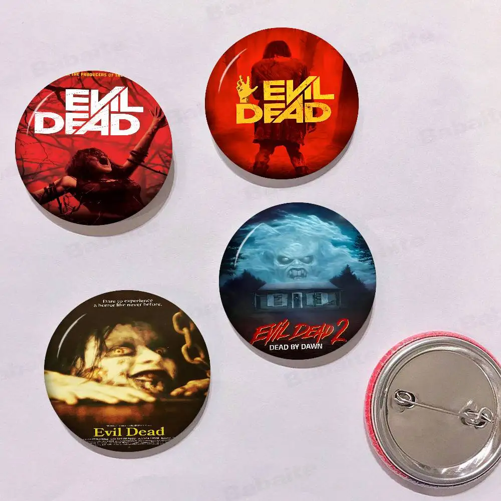 الكلاسيكية فيلم الرعب قماش الفن الشر الميت أنيمي دبابيس لطيف الكرتون شارة سترة الجينز التلبيب دبوس هدية الملحقات #3