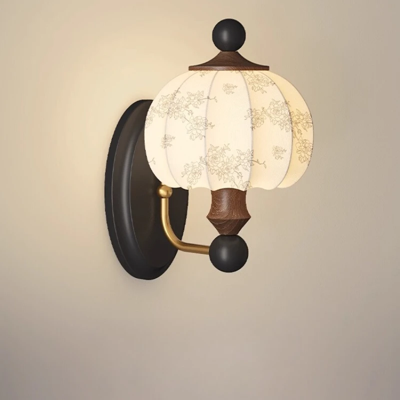 

Medieval Retro Silk Lantern LED Wall Lights Wooden Decorative Aisle Entrance Bedroom Bedside Living Room White Fabric Lampshades