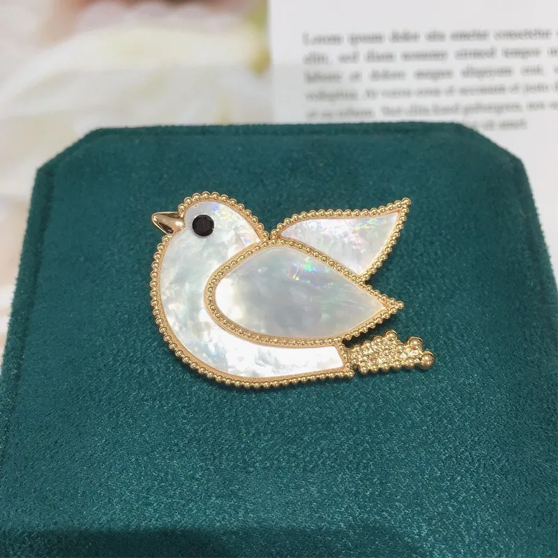 High-end Fashion Meng Wanzhou Peace Dove Brooch Plated Real Gold Color Natural Sea Mother Exquisite Suit Corsage Accessories