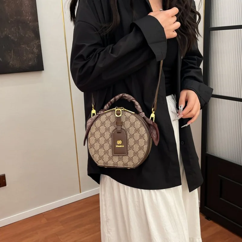 

Vintage Leather Crossbody Handbag For Women Featuring Unique Logo And High-End Simple Fashion