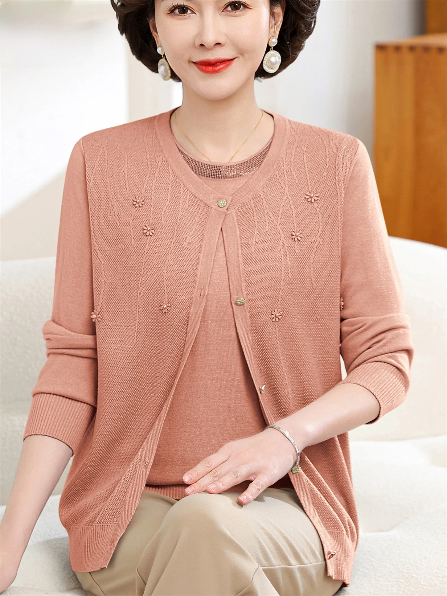 

New Faionable Knitted Two-Piece Set for Older Women Loose Fit Spring Autumn Top And Cardigan T-irt True Two-Piece Ensemble