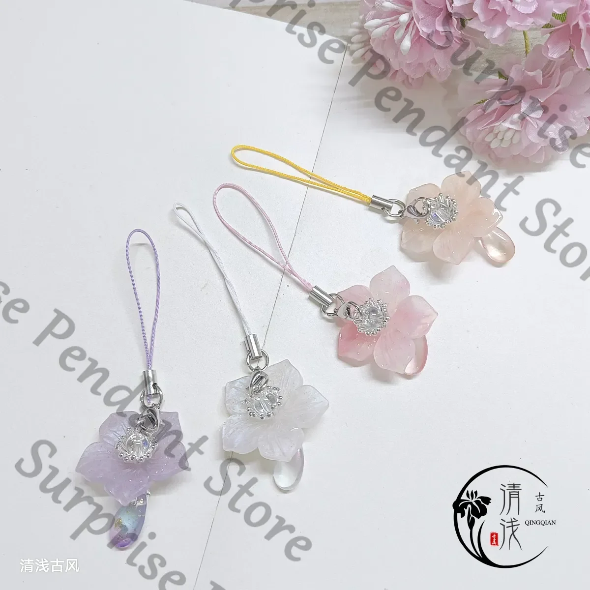 El Husky y su gato blanco Shizun Anime ambitus derive flor de pomelo colgante de teléfono degradado adorno de alto nivel de apariencia