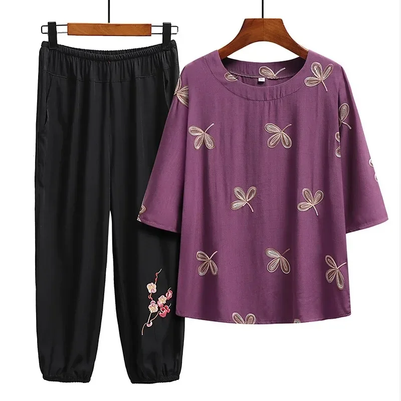 Loose Cotton and Linen Suit Women Middle-aged and Elderly Medium-sleeved T-shirt Embroidered Top Leisurely capri pants Pajama