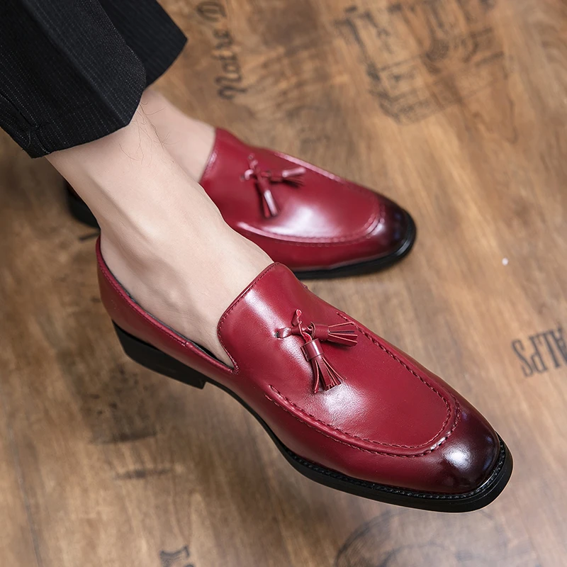Summer Men Business Loafers Men One-foot Driving Travel Fashionable Leather Shoes Men Social Shoes Black Red Size 38-48