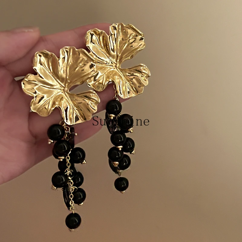 

Retro flower fringed earrings exaggerated sense of high class