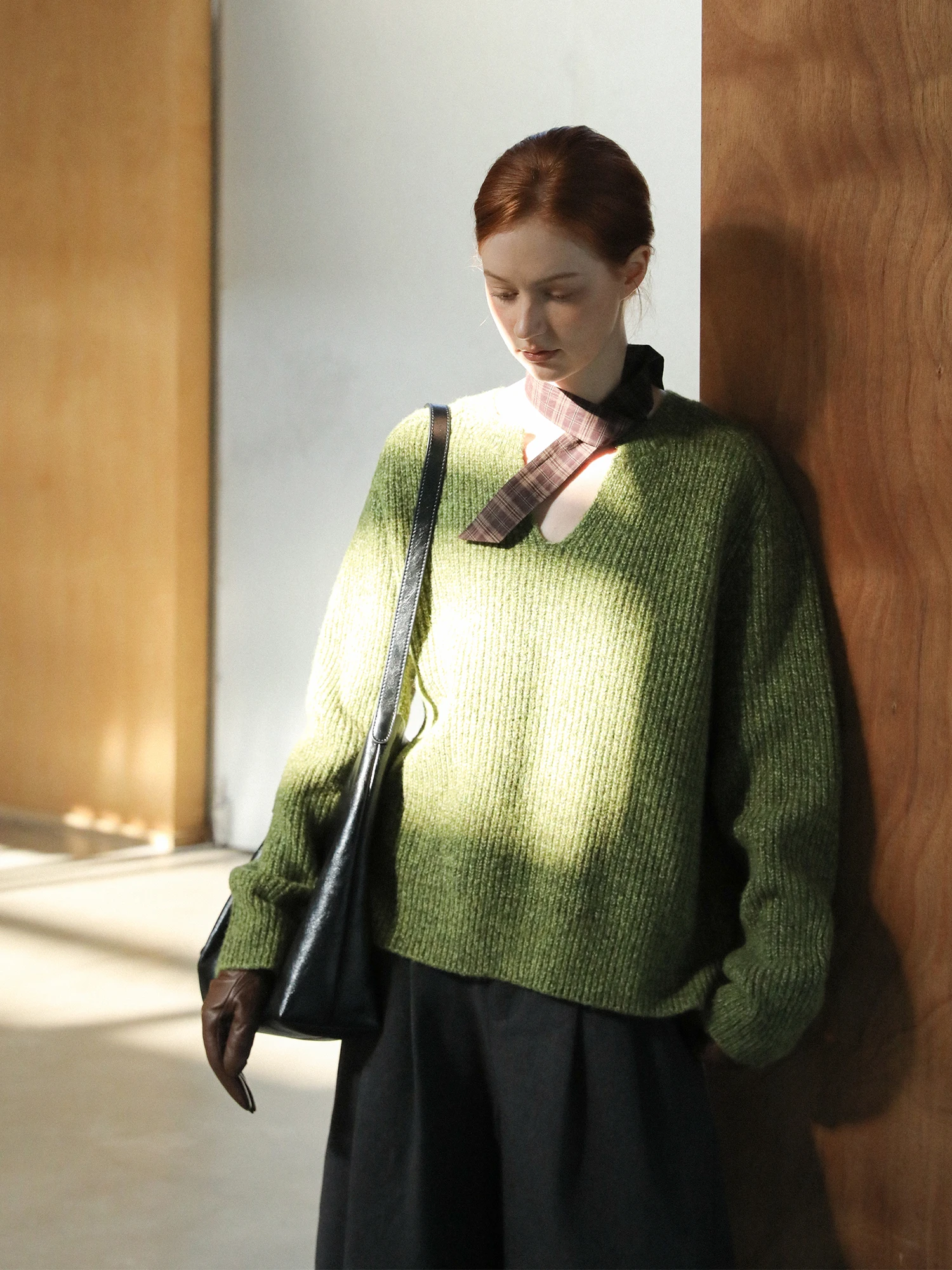 

MELLIIY Winter 2025 Women's Knitted Wool Sweater mat V-Ne Design Vertical Texture Loose Fit Casual Sle Long Sve