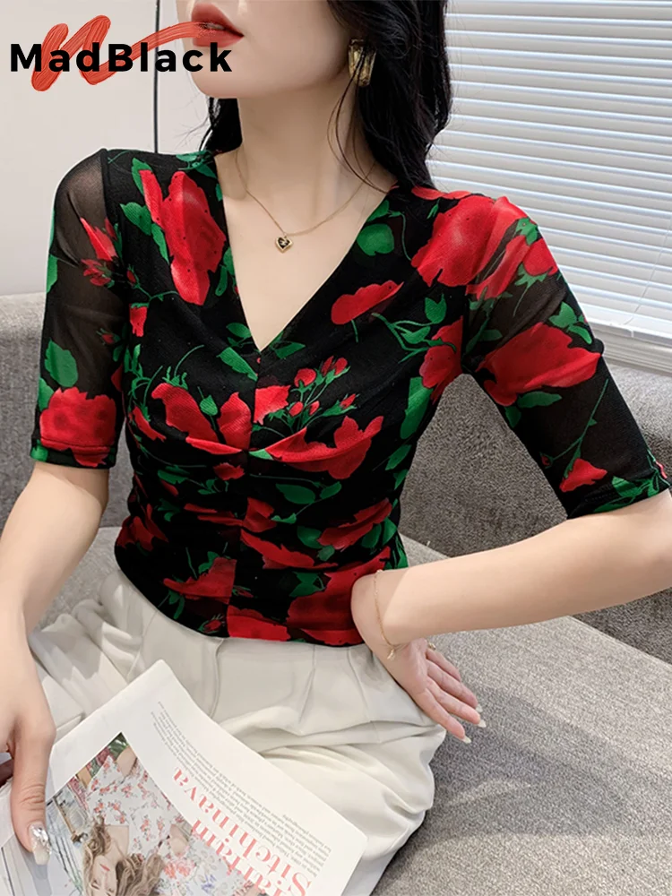 

MadBlack Summer European Clothes V Necks T-Shirt Women Sexy Ruched Drilling Rose Print Mesh Tops Half Sleeves Tees New T34775M