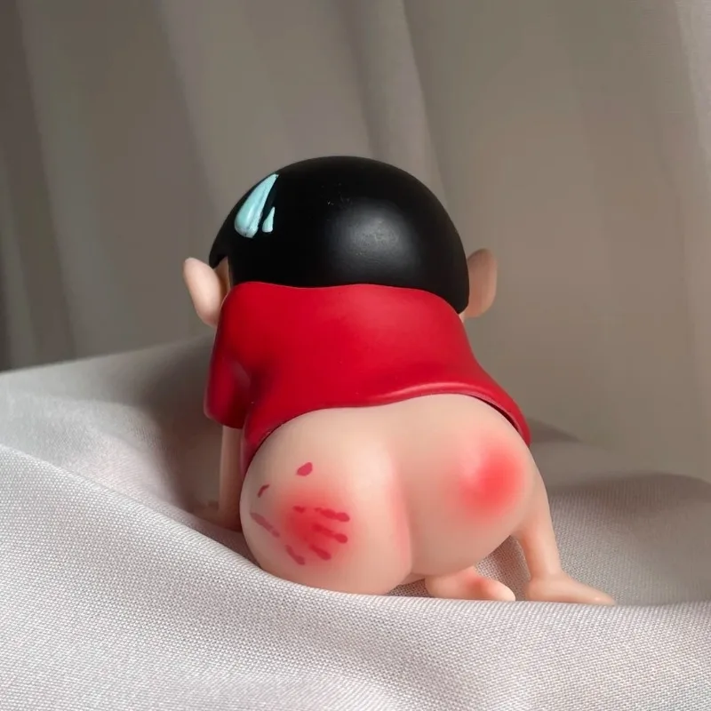 Kredka Shin-chan Ass Figurka akcji Model Zabawka Kreskówka Ozdoba na biurko Dekoracja Wnętrze samochodu Figurka Anime Lalka Dzieci Prezent