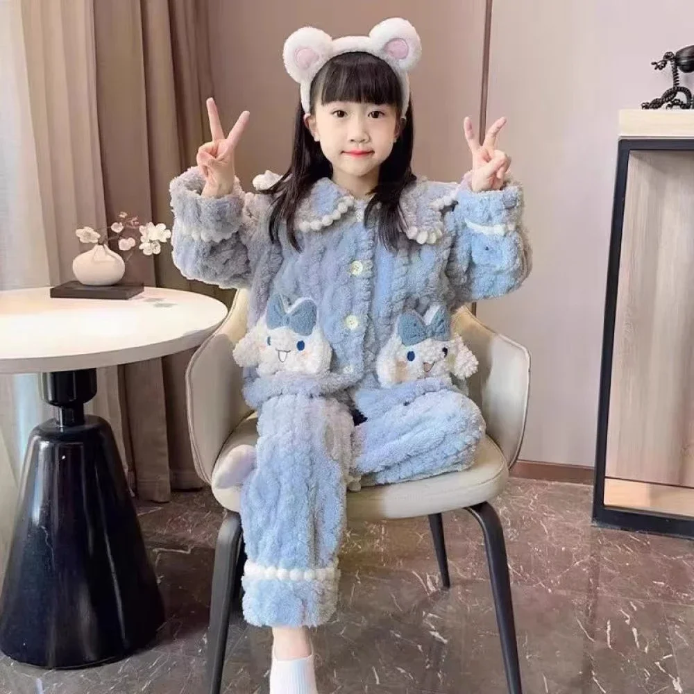 

2 шт. кавайная детская плюшевая пижама Kawaii Kuromi Cinnamoroll Sanrios аниме фланелевая кукла для девочек кардиган с воротником, брюки, теплая домашняя одежда