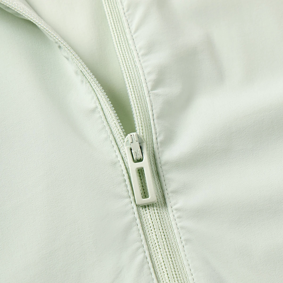 Adidas Classic Hooded Sports Jacket, Lightweight and Comfortable, Suitable for Spring and Autumn Wear and Outdoor Activities