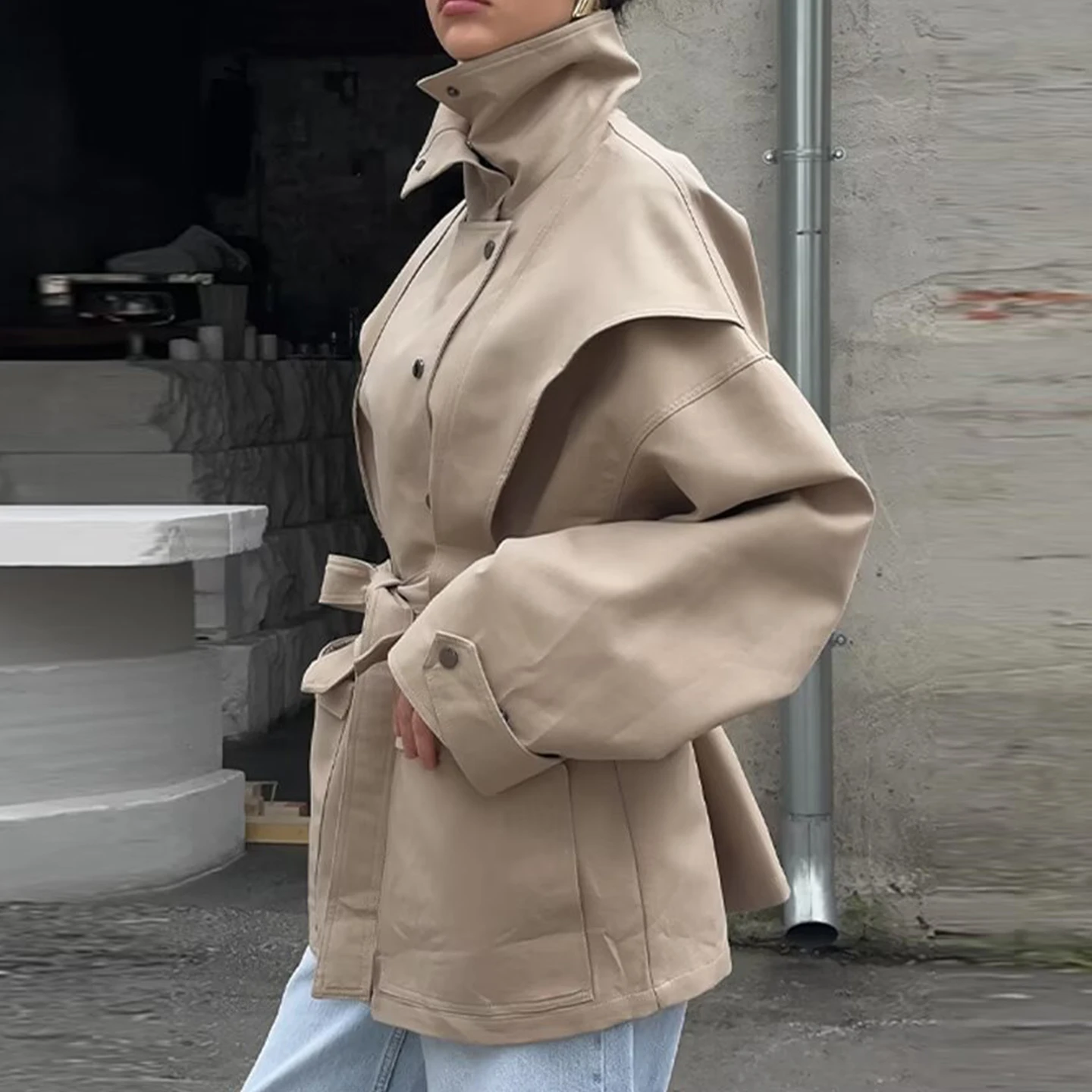 เสื้อโค้ทผู้หญิงสไตล์เรียบง่ายสำหรับฤดูใบไม้ร่วงปี 2025 เหมาะสำหรับใส่ทำงานหรือใส่ลำลอง  แบบตรงยาว  ป้องกันลม  สไตล์นักขี่มอเตอร์ไซค์