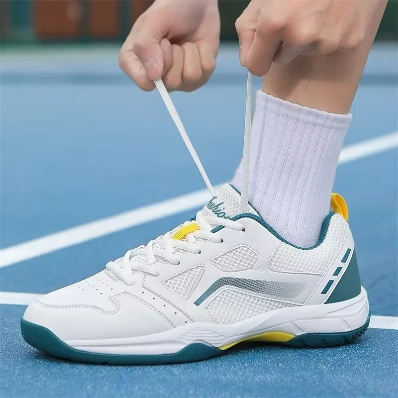 Professional Badminton Shoe Mesh Breathable Tennis Shoe Light Weight Indoor Court Shoes Good Quality Table Tennis Shoes Couples