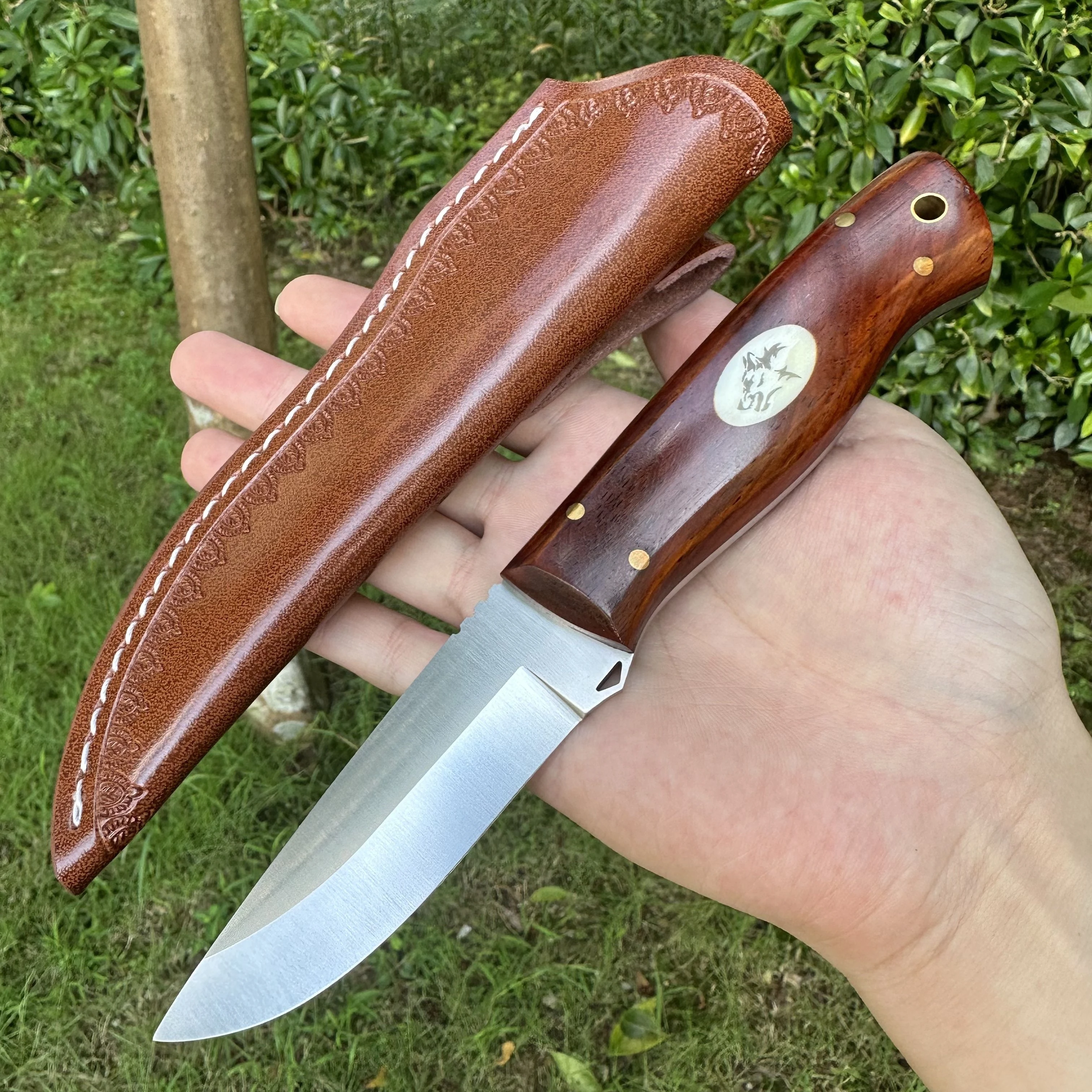 

Topwell Handmade Fixed Knife 14C28N Steel Blade Roselwood Handle Wolf Mossic First layer Leather Sheath Solid Hunting NK1316