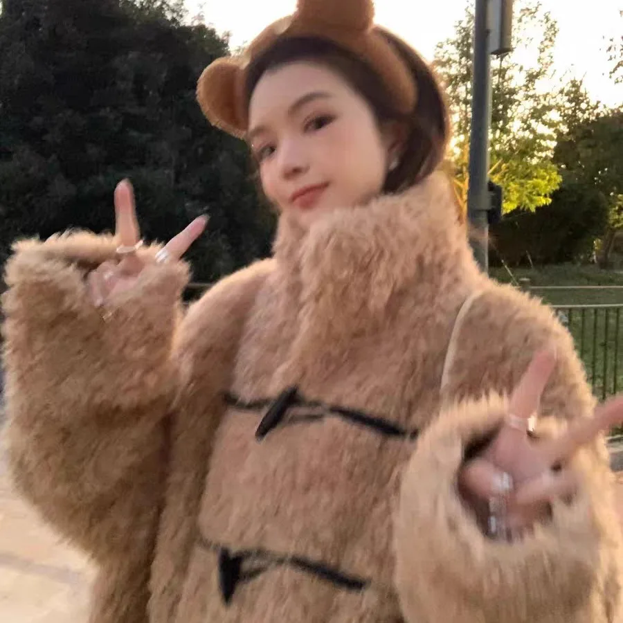 เสื้อโค้ทผู้หญิงความยาวปานกลาง แจ็คเก็ตขนเทียม คอตั้ง เสื้อโค้ทหนา อุ่น สไตล์ Y2k สตรีทแวร์ แจ็คเก็ตลำลอง เสื้อคลุมทำงานสุดหรู สำหรับฤดูใบไม้ร่วงและฤดูหนาว