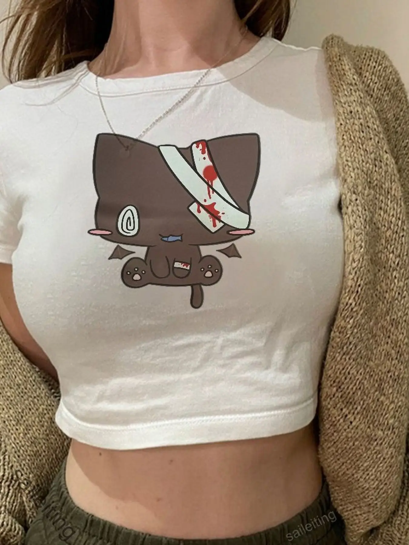 Women's White Cropped T-Shirt with Kawaii Gothic Cat Print, Chibi Bat Wing Horror Graphic Tee, Harajuku Streetwear Top for Gi