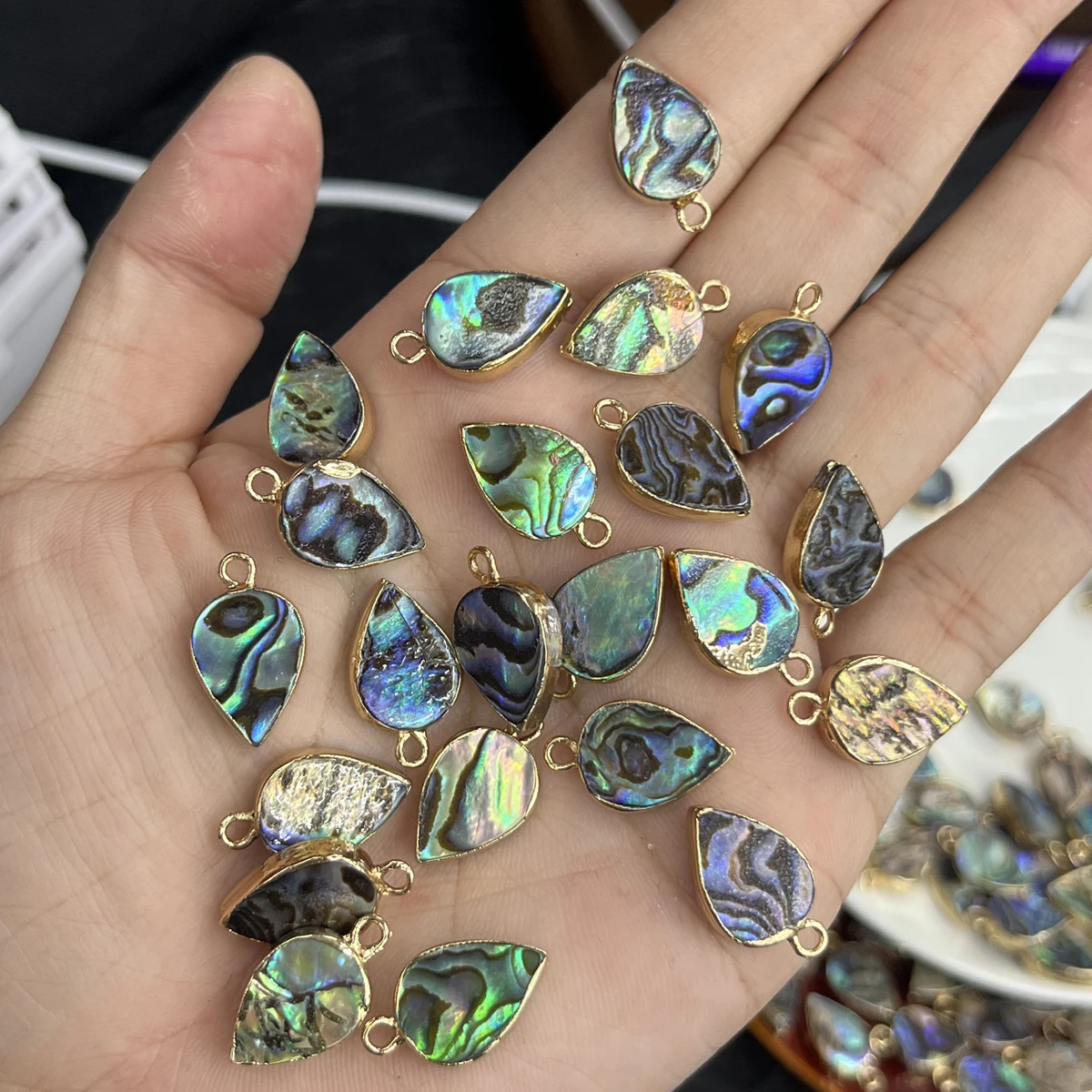 

5pc/lot Natural Shiny Abalone Shell Pendants Colorful Leaf Shape for Ladies Jewelry Making DIY Bracelet Earrings Gift