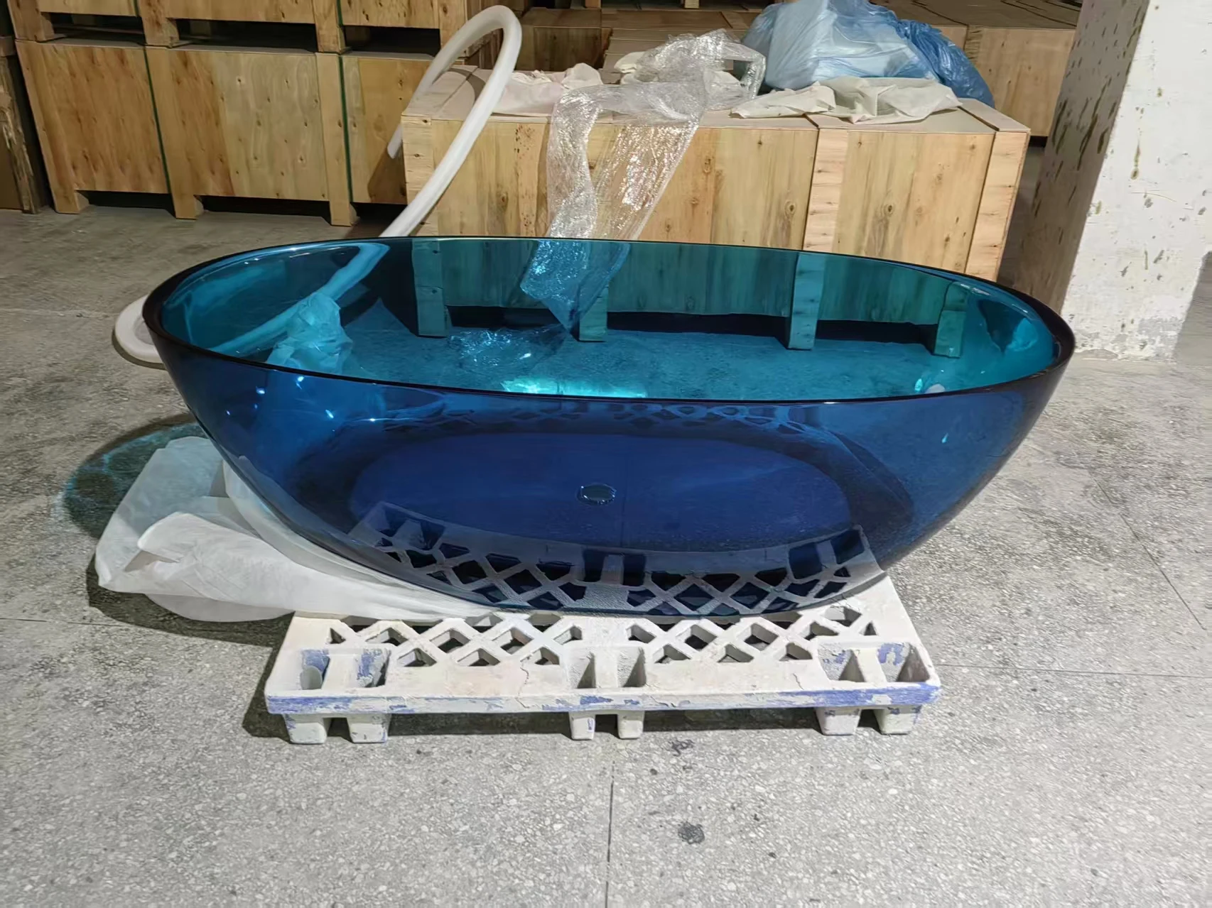 High Quality Freestanding Modern Translucent Resin Bathtub Oval Shape Eco-Friendly Durable Solid Surface Soaking Bathtub Crystal