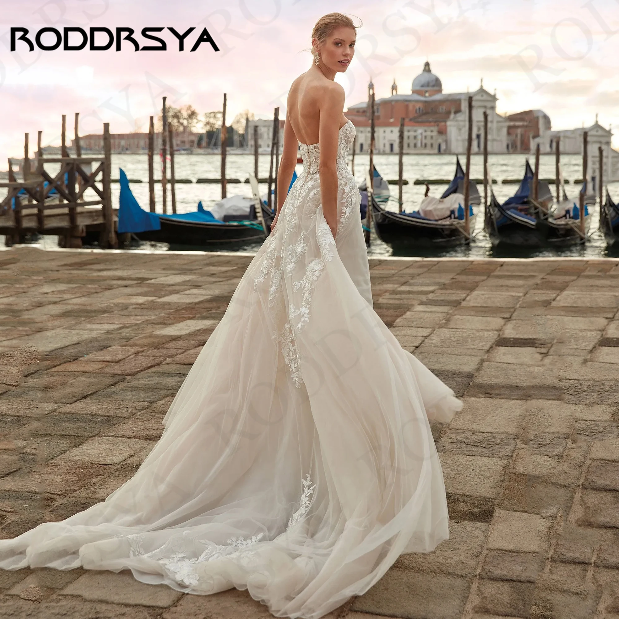 RODDRSYA Charming A Line Boho Wedding Dress suknia ślubna Bohemian Lace Strapless Appliques Tulle Bride Dresses Backless Women