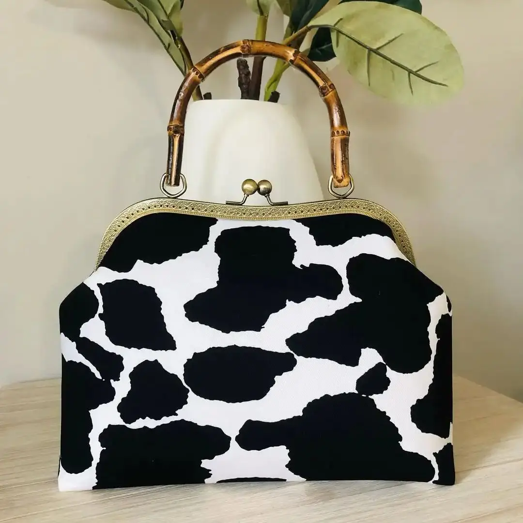 

Винтажная джинсовая ткань Lost IN с коровьим черно-белым нерегулярным узором, клатч с замком-поцелуем, сумка с бамбуковой ручкой 30x9x23 см