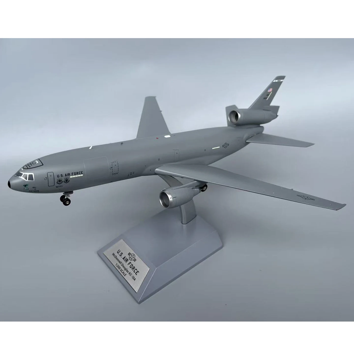 

IF 1/200 US Air Force KC-10A tanker 79-1948 static alloy finished model