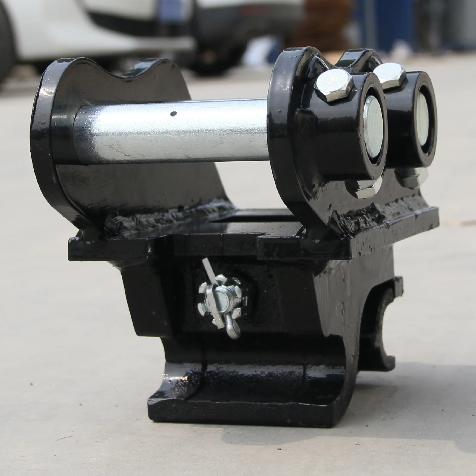 НОВЫЙ металлический быстроразъемный аксессуар для небольшого экскаватора с центральной колесной базой размером 3,74 дюйма и диаметром отверстия 0,98 дюйма. США.