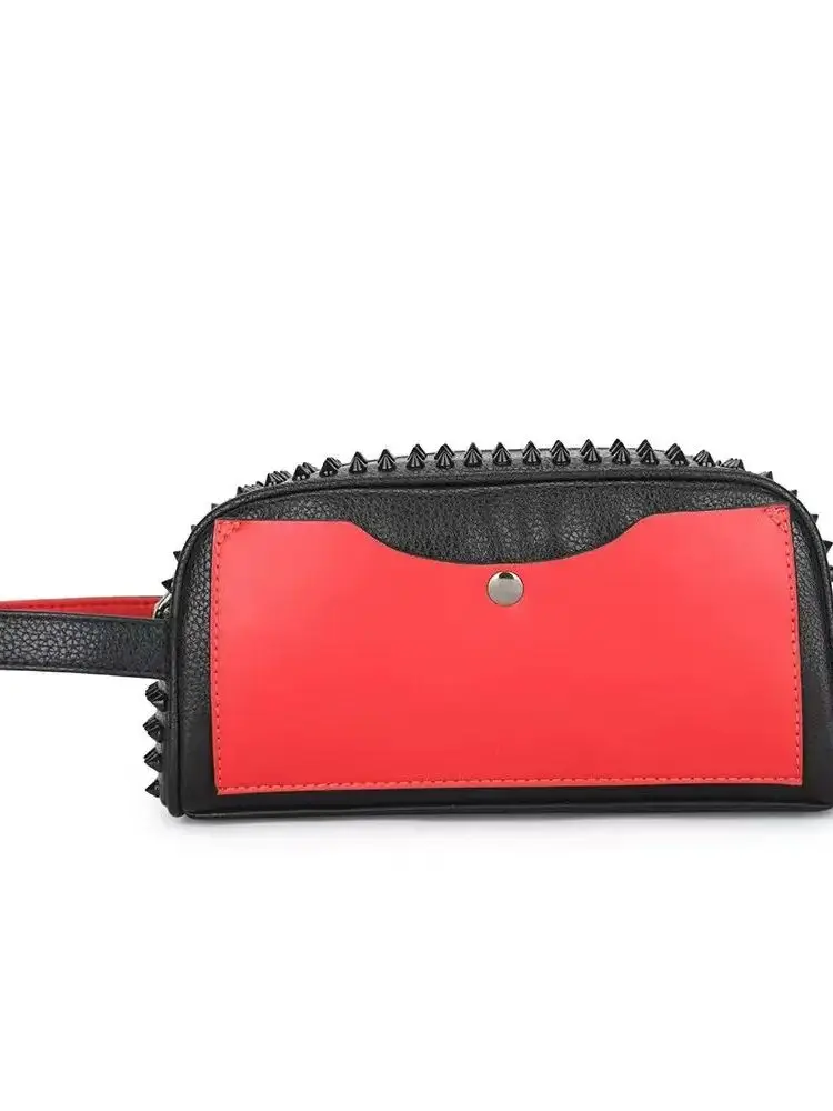 2026 Vollnieten-Clutch-Handtasche mit Handgelenkschlaufe, Schwarz-Rot-Patchwork – Detail 1