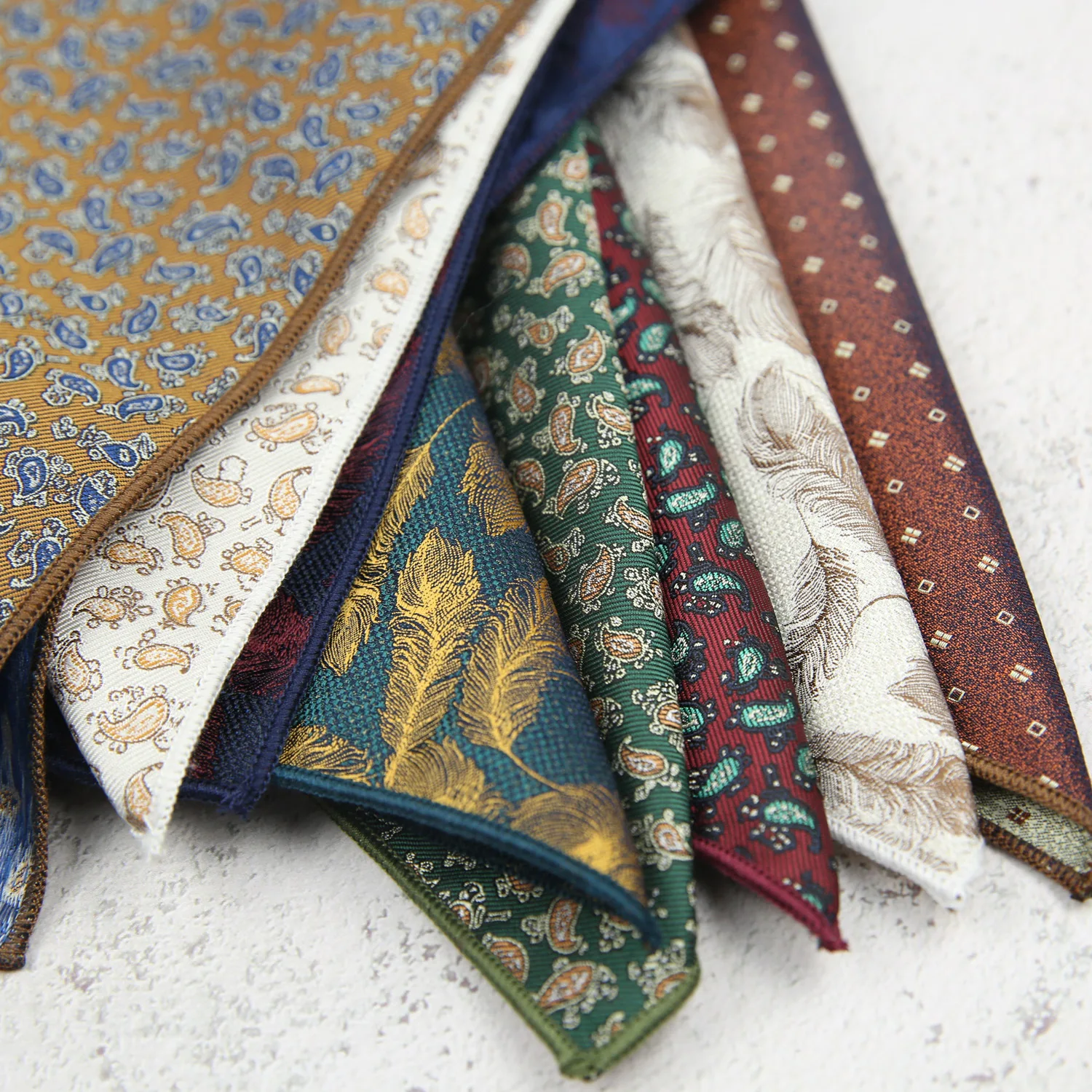 男性用レトロフローラルハンカチ、新郎用ハンカチ、結婚披露宴用ハンカチ、レトロポケットスクエア、絶妙なブラウンワインとグリーン、新年の贈り物、22cm