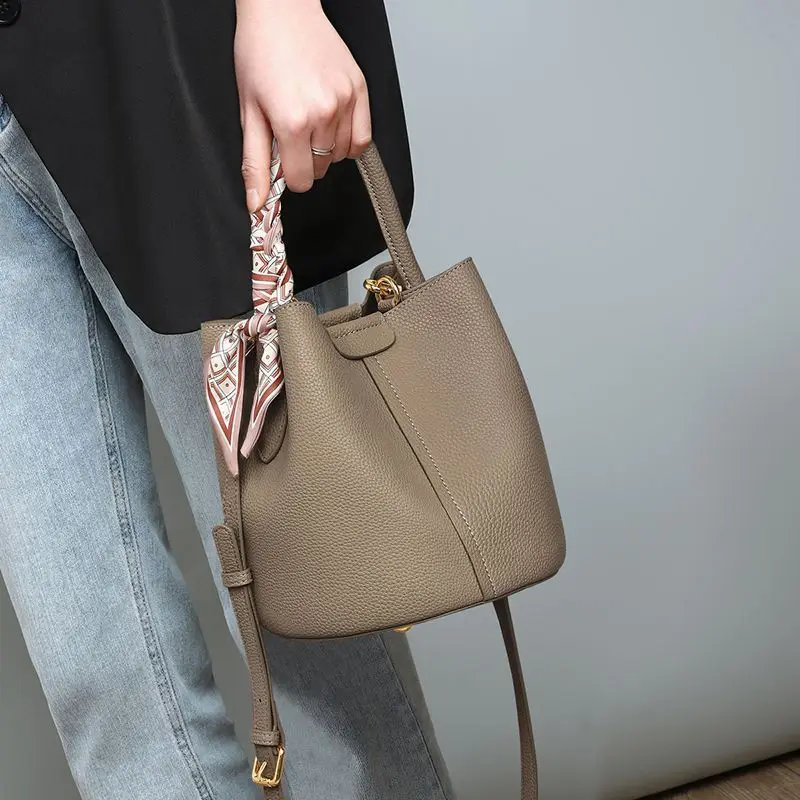Classic Simple Tote Bucket Bag For Women Fashion Solid Color Shoulder Bags Ladies Large Capacity Commuter Clutch Handbags