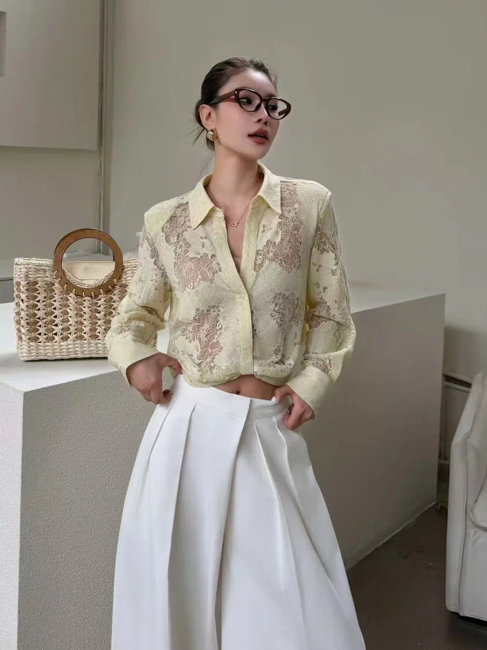 

Spring Summer New Style Women's Long Sleeve Lace Shirt V-Neck Padded Shoulder Cover up Sun Protection Short Length Tunic Top