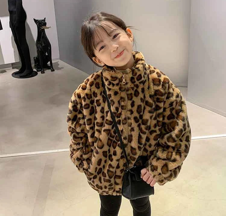 Cappotti bambini stampa leopardo cappotto allentato spesso autunno inverno ragazza peluche tenere in caldo top abbigliamento per bambini 2024