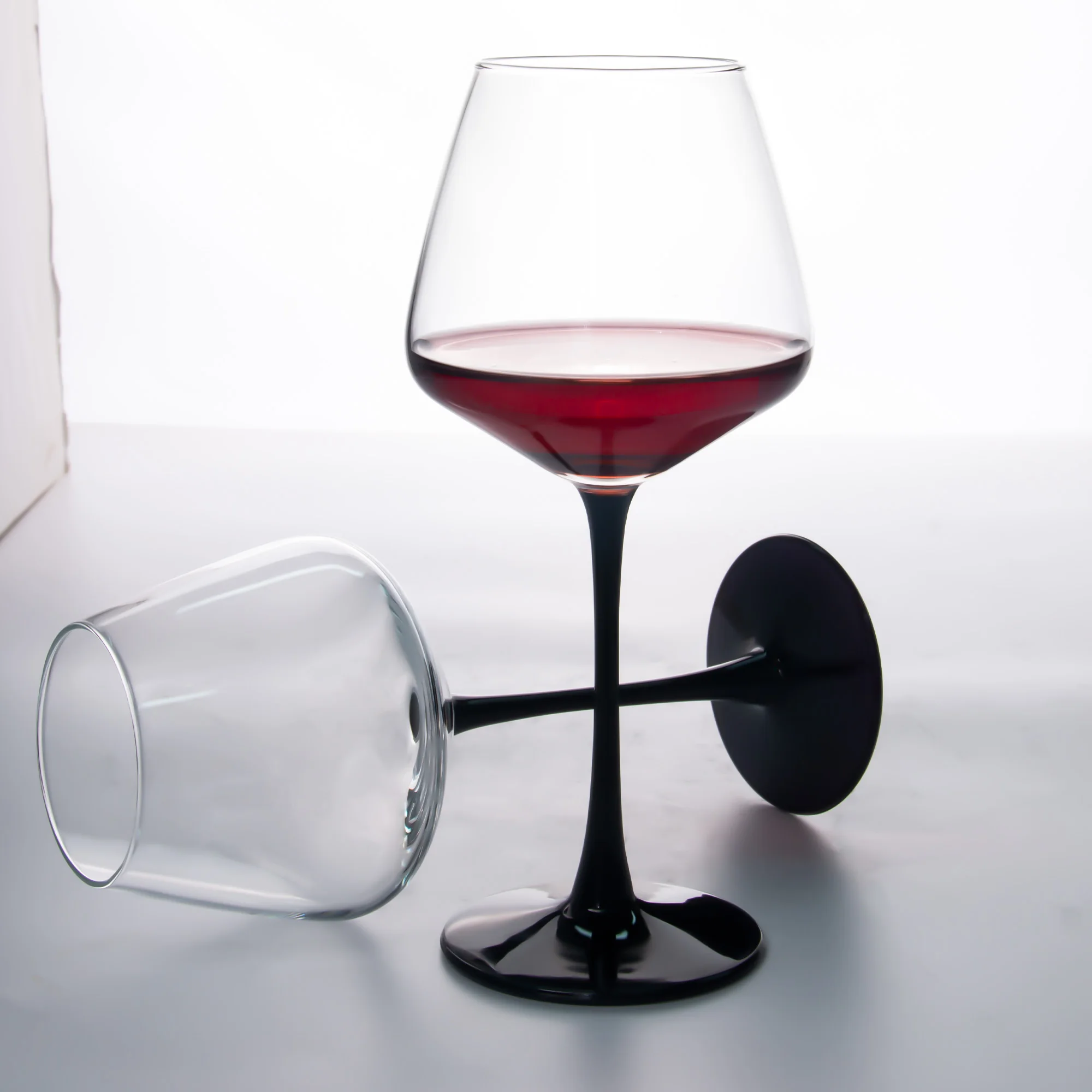 Wine Glasses with Black Stem & Base, Set of 6, 15.5 Oz Wine Glasses for Red Wine, Unique Gifts for Wine Lovers, Dishwasher Safe