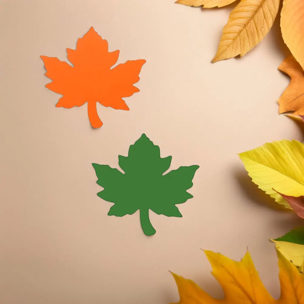 60 pezzi di foglie d'acero ritagli di cartoncino vibranti decorazioni autunnali per il Ringraziamento per progetti artigianali di arte della parete del tabellone dell'aula
