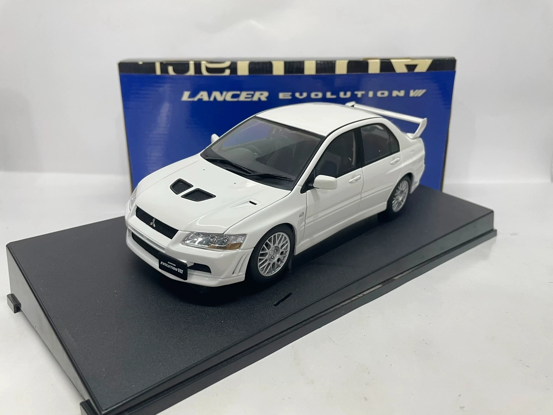 

Autoart 1:18 Lancer Evolution EVO 7 White JDM Simulation Limited Edition All Open Alloy Metal Static Car Model Toy Gift