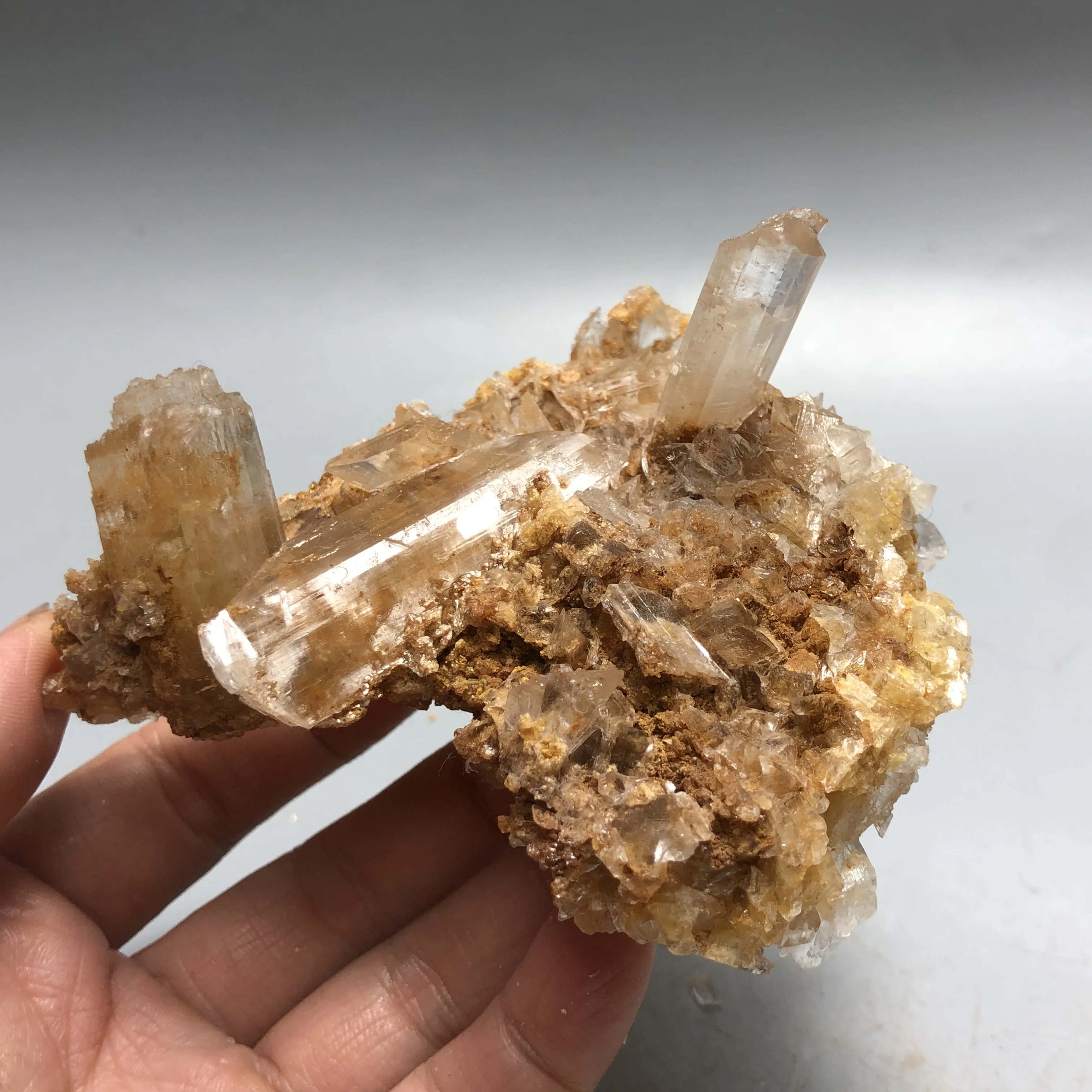 

180.3gNatural gypsum raw stone crystal mineral geology teaching specimen with stem rock strange stone ornamental stone ornament