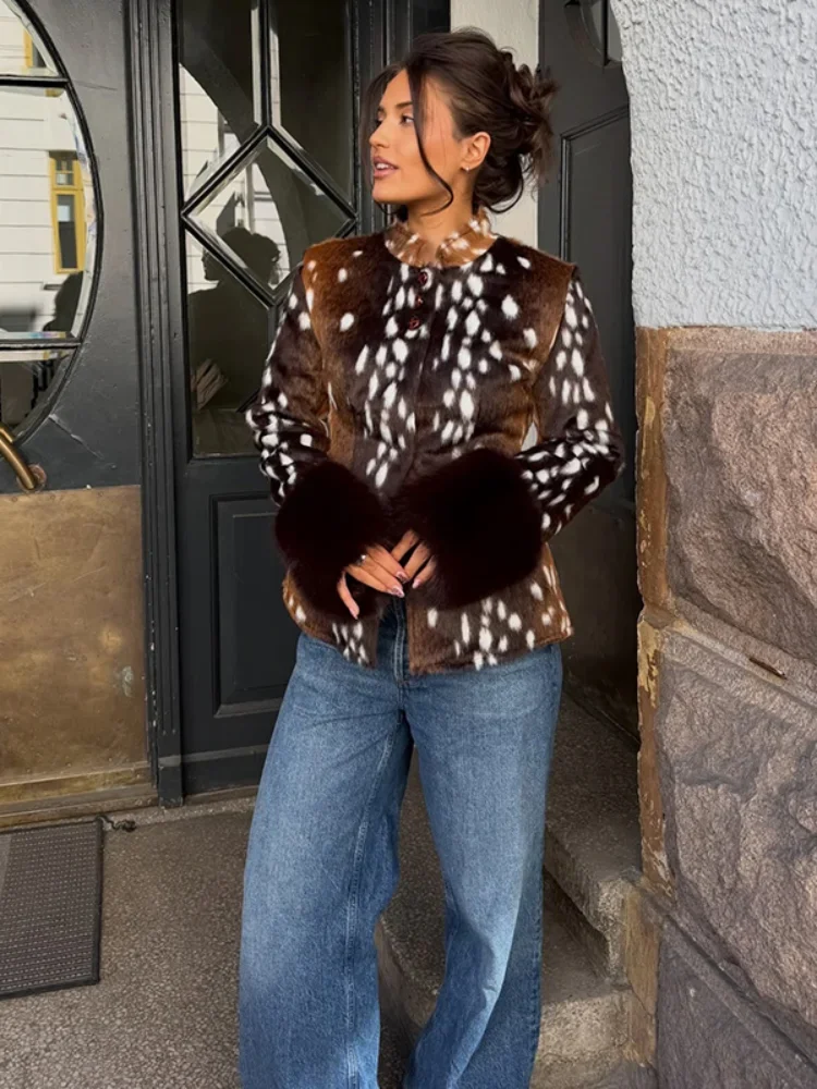 Damen Kunstpelzjacke mit Stehkragen, Großen Dunklen Pelzmanschetten, Patchwork-Design, Kurzer Mantel im Vintage-Tierdruck, Flauschige Figurbetonte Oberbekleidung – Detail 6
