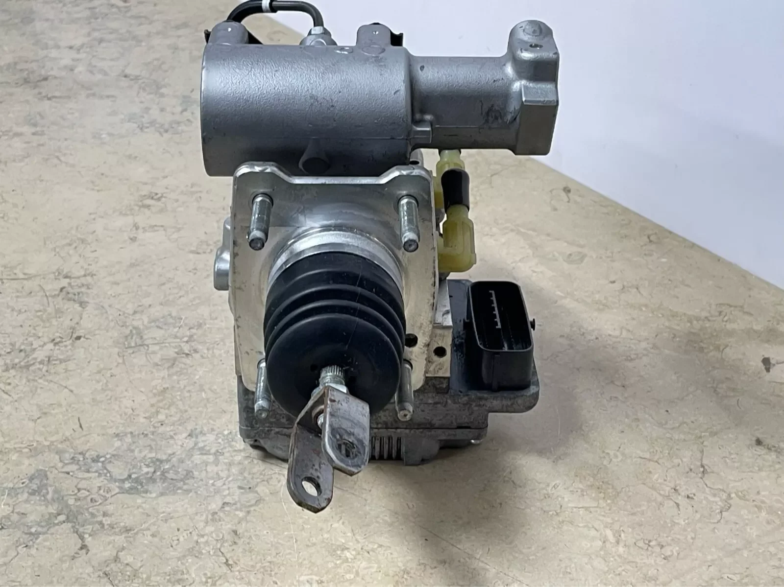 High Quality ABS Brake Actuator Pump Assembly 47210-47350 4721047350 For Toyota Prius 2010-2015