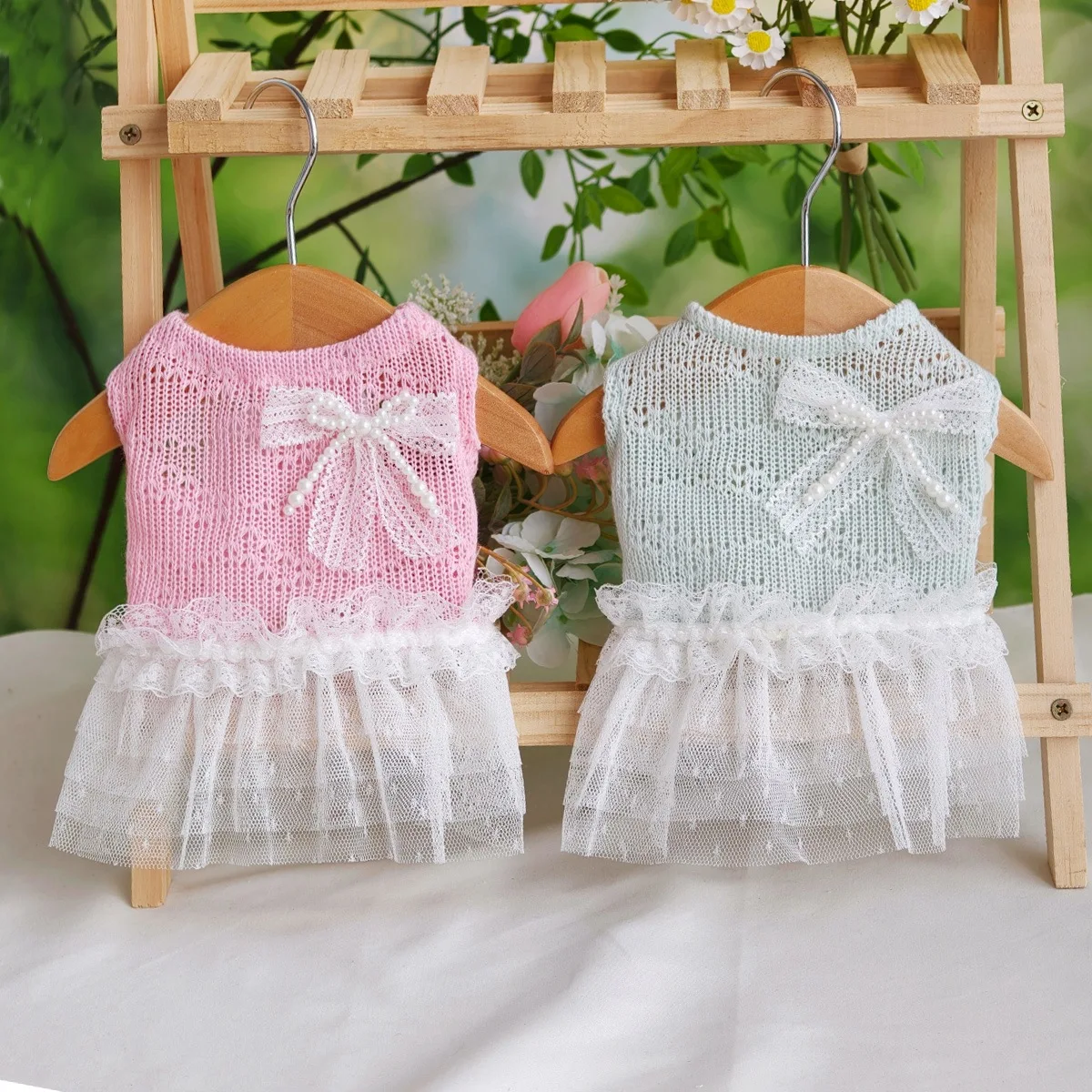 Vestido de punto con encaje y lazo para perros pequeños - imagen 3