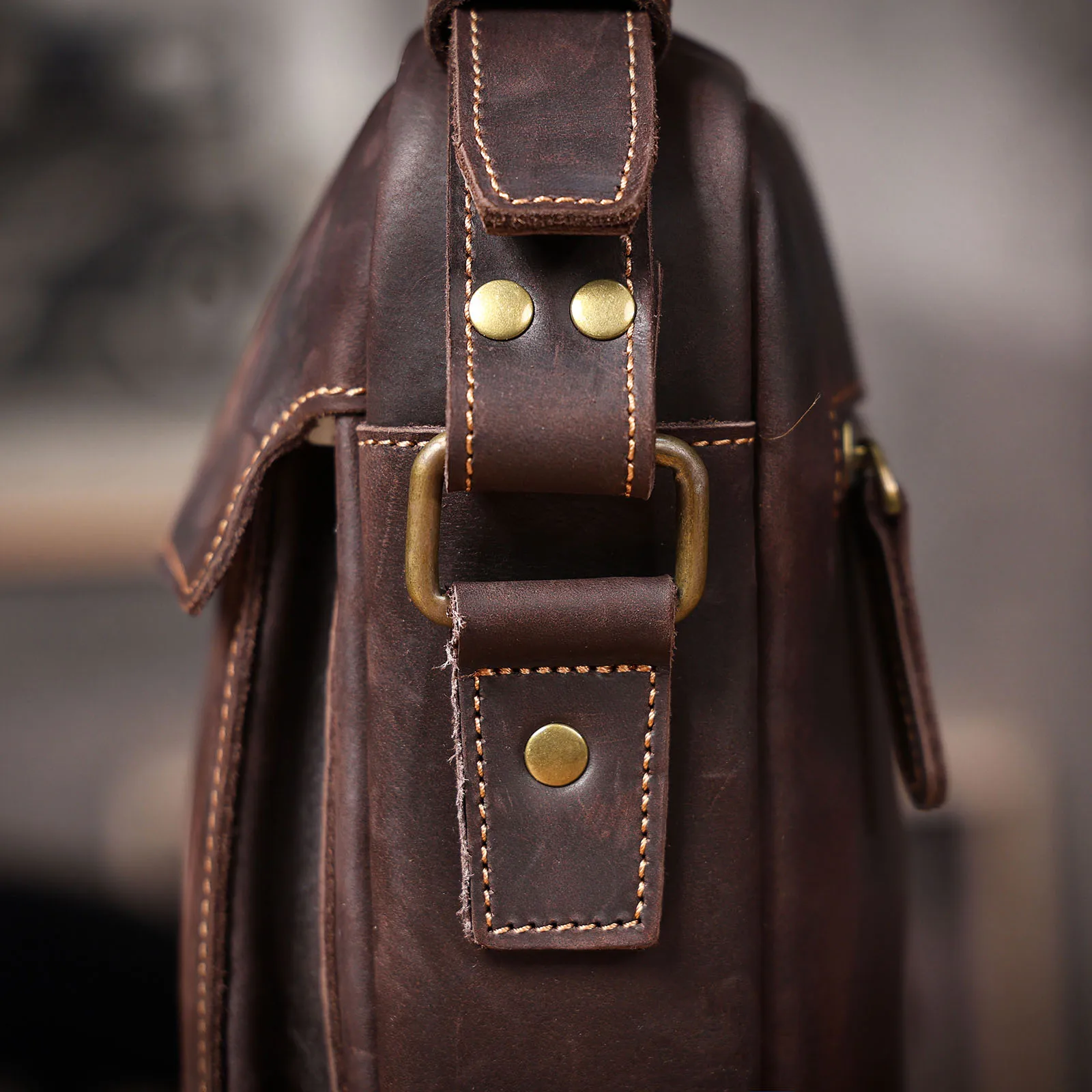 S.WORKER Vollnarbenleder Herren-Umhängetasche Vintage Crossbody Sling Bag für Männer – Detail 12