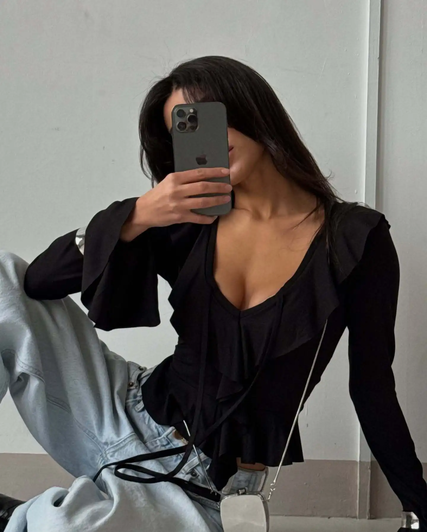 Damska koszulka z długim rękawem w stylu amerykańskim, wiosna-jesień, obcisła i wyszczuplająca, elastyczny dekolt w kształcie litery V z