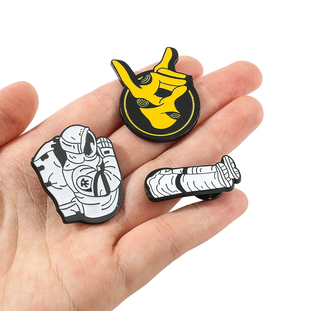 Chainsaw Man Enamel Pins Cartoon Pochita Makima Brooches Lapel Badges Anime Fashion Jewelry Accessories Gift For Fans Friends