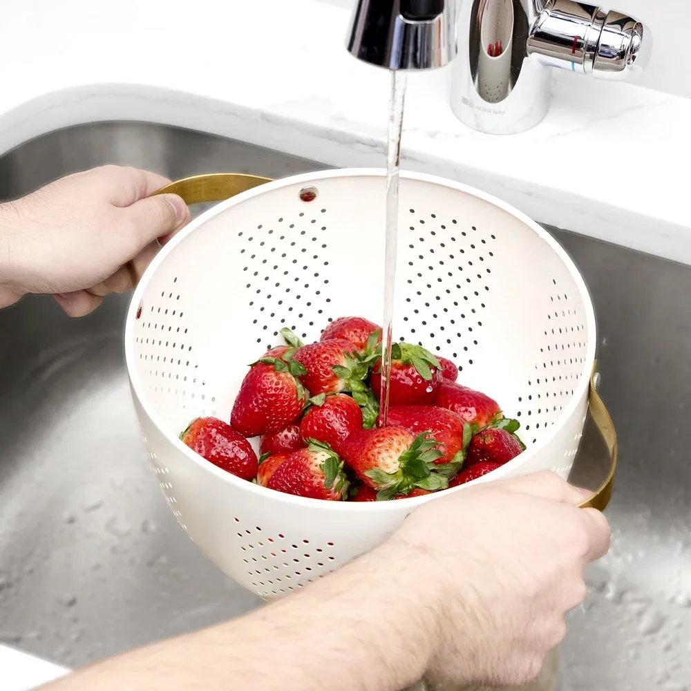 

Stainless Steel Colander with Gold Handles 5QT Durable Kitchen Strainer Perfect Rinsing Draining Pasta Fruits Vegetables Easy to
