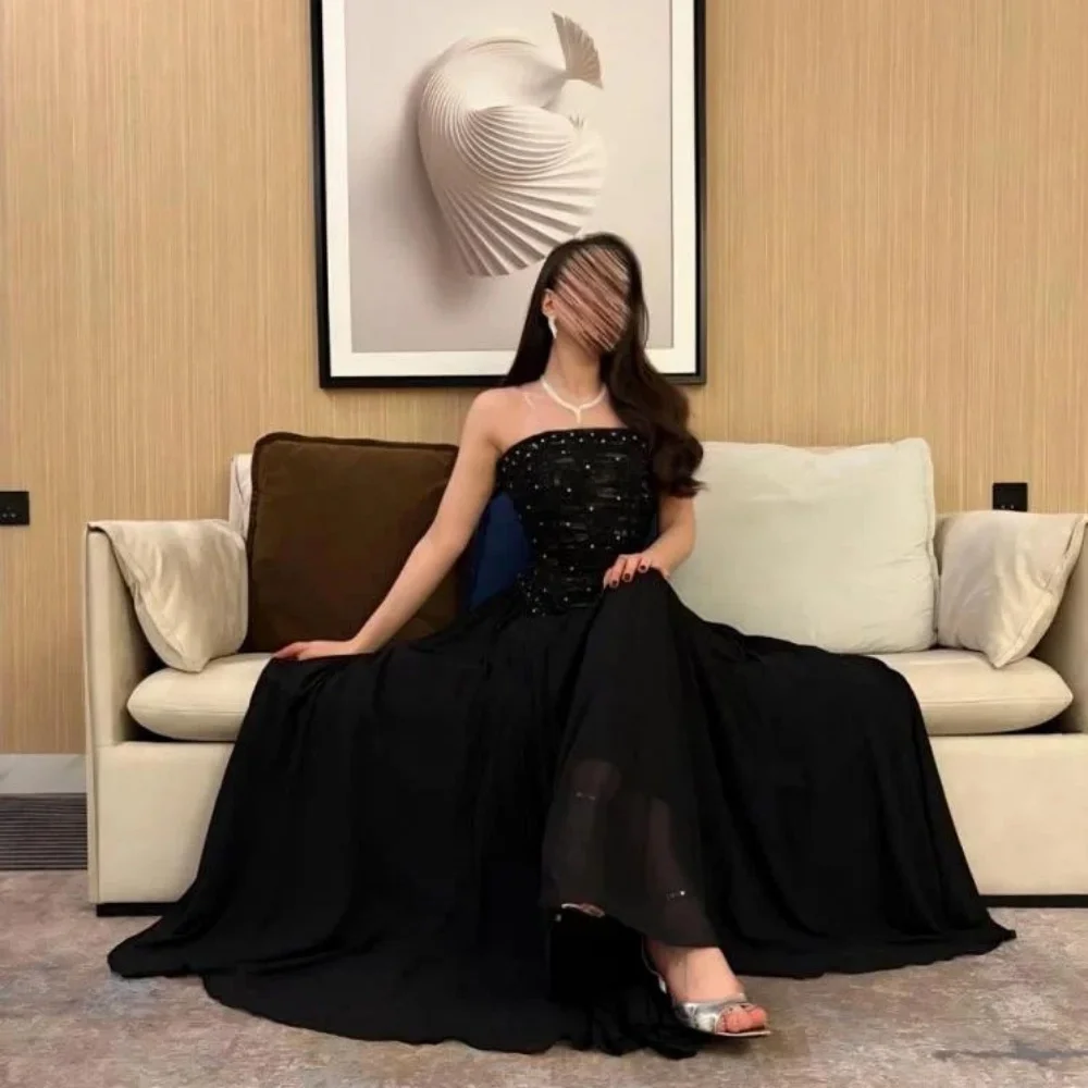 Abito da ballo senza maniche elegante senza spalline personalizzato con affascinante abito da sera formale con perline a trapezio con lacci per la festa