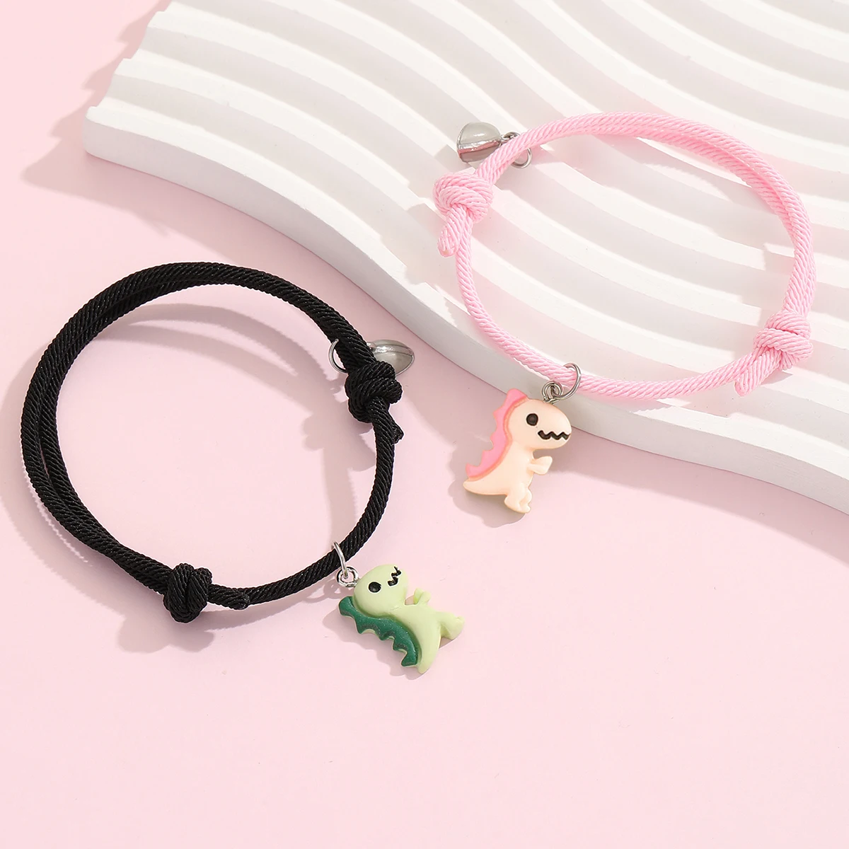 2-teiliges Set Leuchtendes Pfirsichherz Niedlicher Grüner Rosa Dinosaurier Anhänger Paar-Armband Modisches Handgewebtes Armband – Detail 4