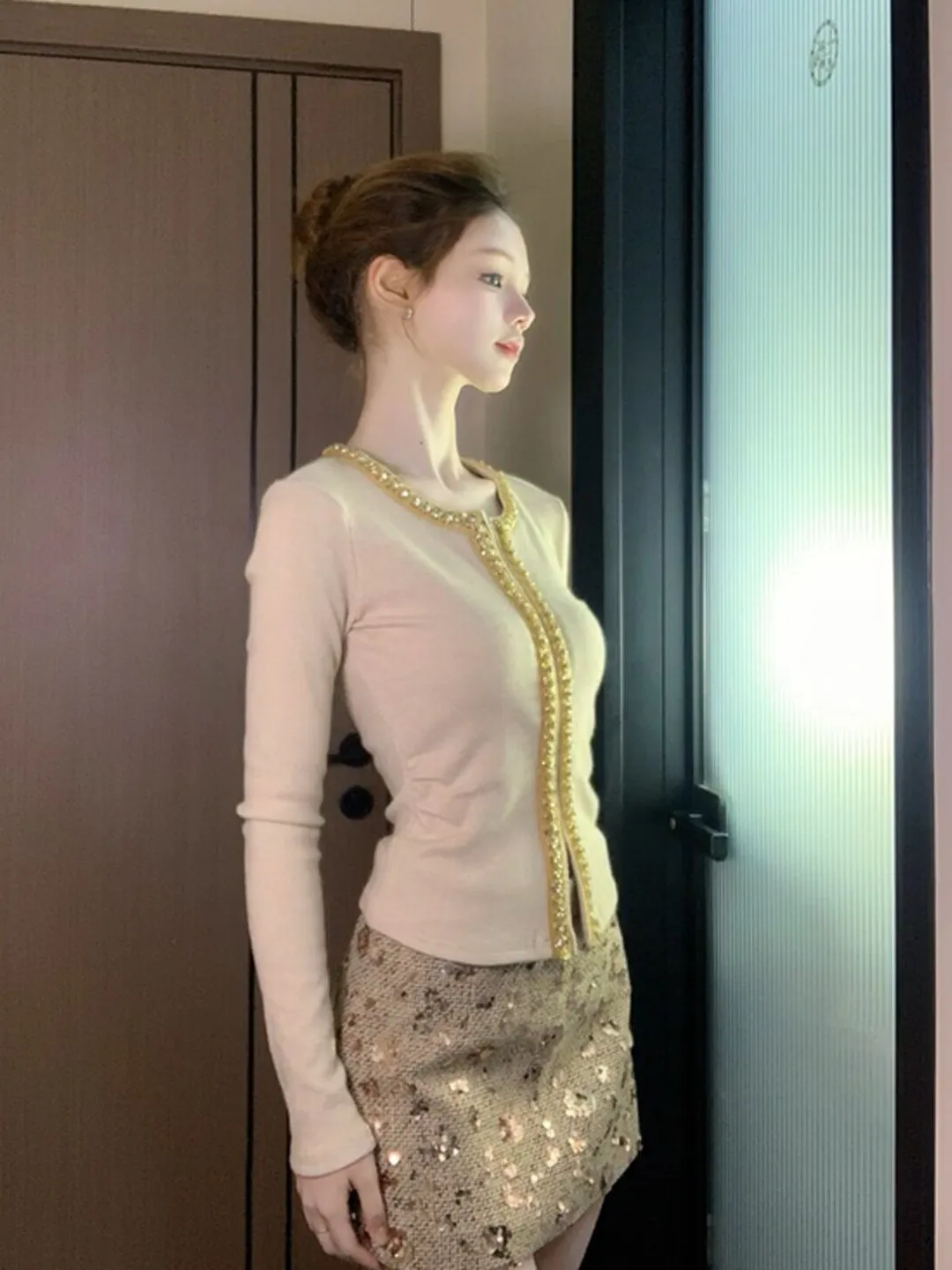 

Ретро-комплект из вязаного свитера и юбки: элегантный весенний наряд, удобный топ с длинными рукавами и круглым вырезом из хлопковой смеси.