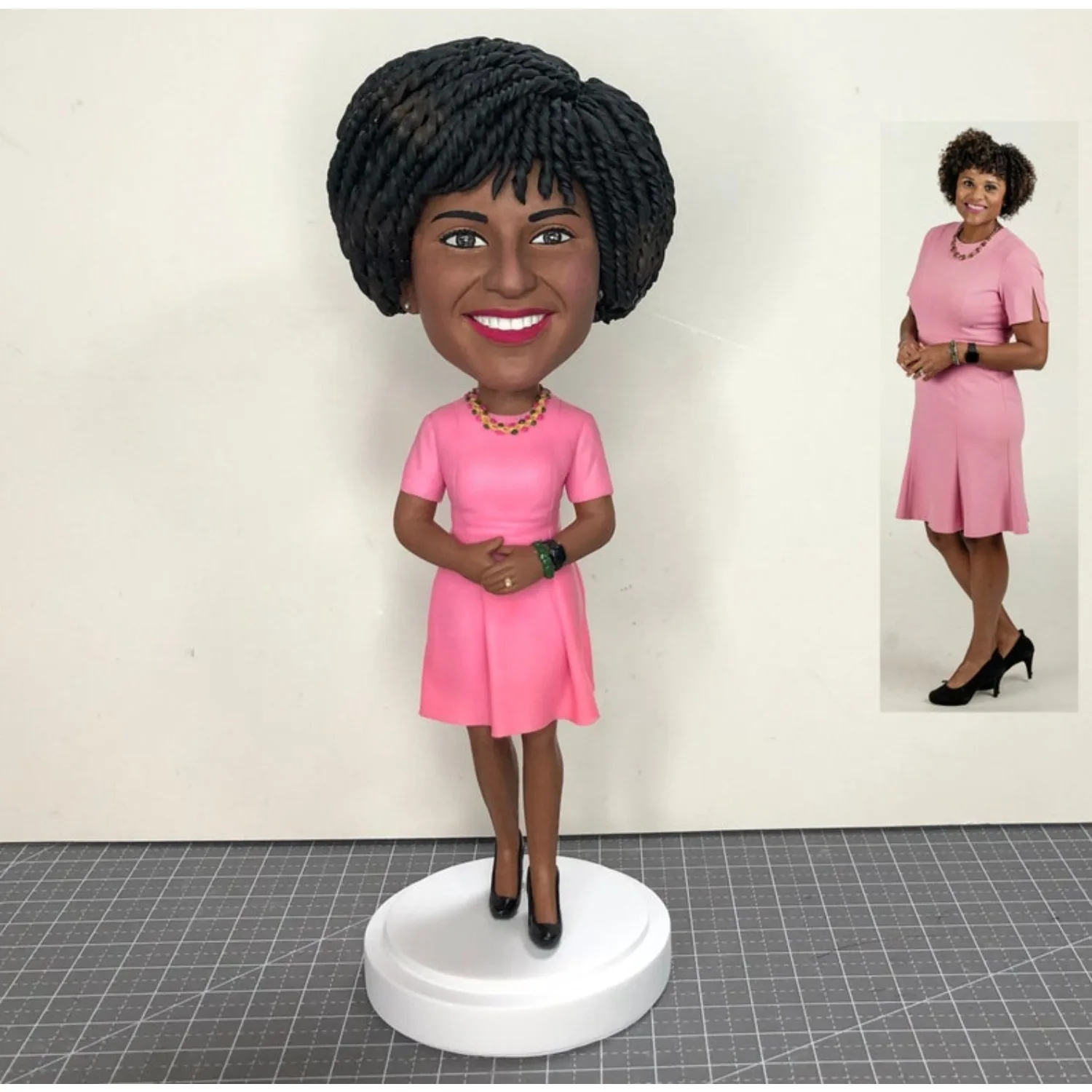 

Custom Bobblehead Figurine Personalized Gift Handmade Doll Clay Figure Desktop Toy Full Body Keepsake Decoration For Him Her