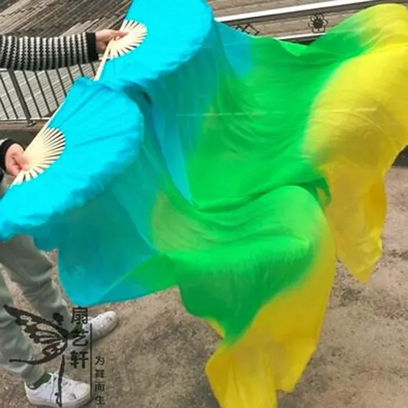 พัดผ้าไหมแท้ไล่ระดับสีสำหรับผู้หญิงพัดพับได้ยาวหลากสีสำหรับการแสดงบนเวทีพัดพัดสำหรับแฟนอุปกรณ์ประกอบฉากบนเวที1คู่